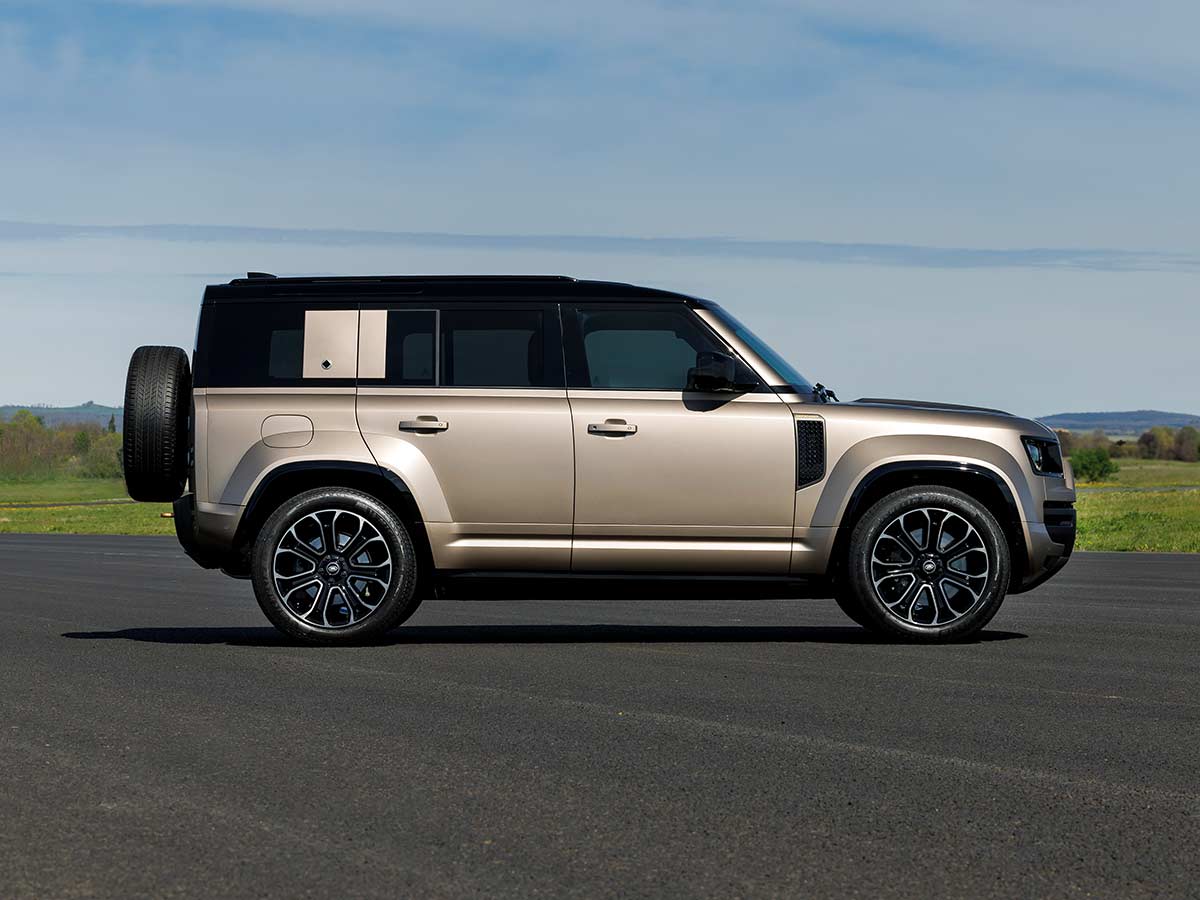 2024 Land Rover Defender Octa Petra Copper Side