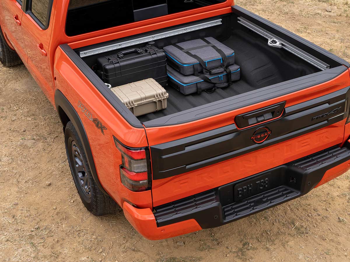 2025 Nissan Frontier 6 foot bed with spray in bedliner
