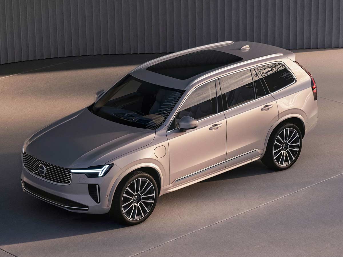 2025 Volvo XC90 Front Quarter View