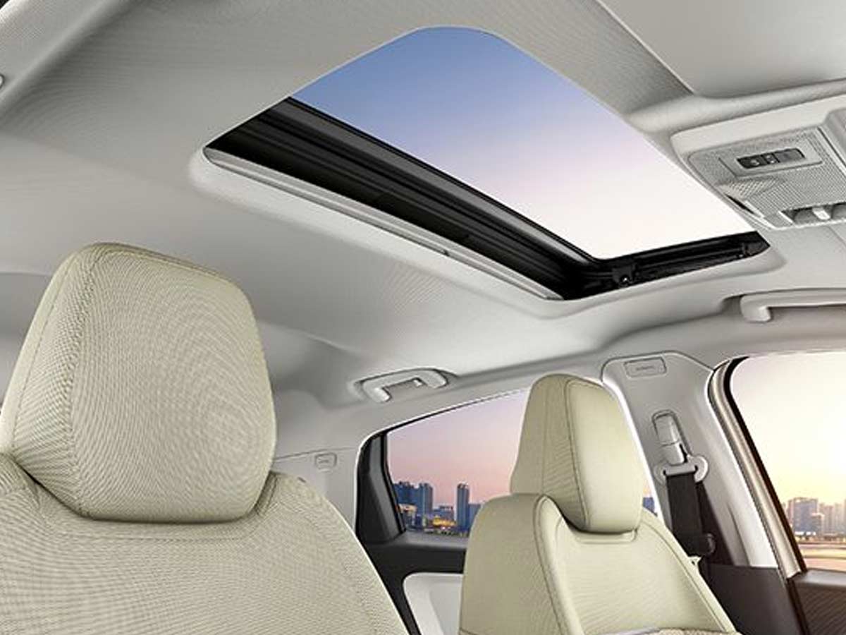 2025 Tata Altroz Facelift Sunroof
