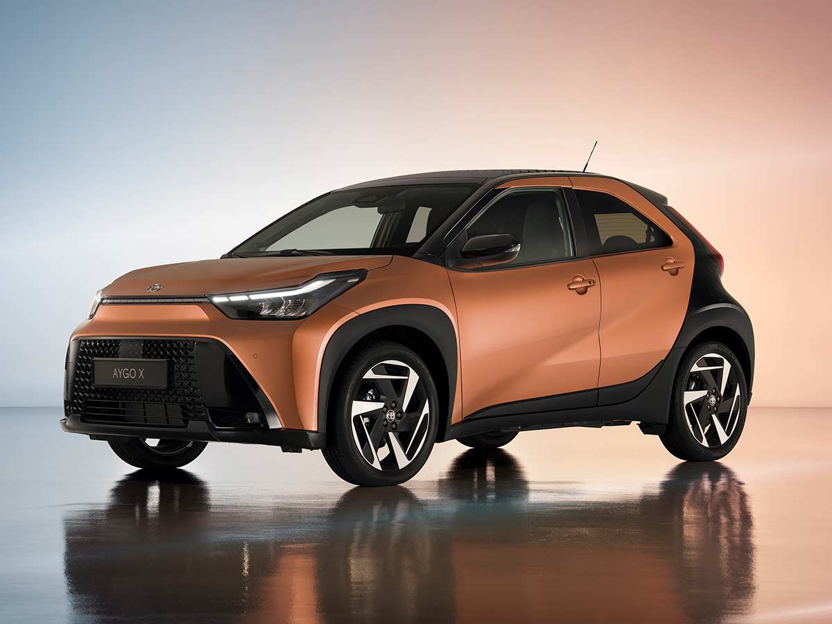 2025 Toyota Aygo X Hybrid Front Left Quarter