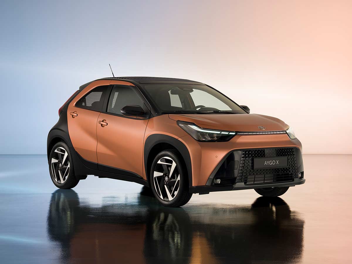 2025 Toyota Aygo X Hybrid Front Right Quarter