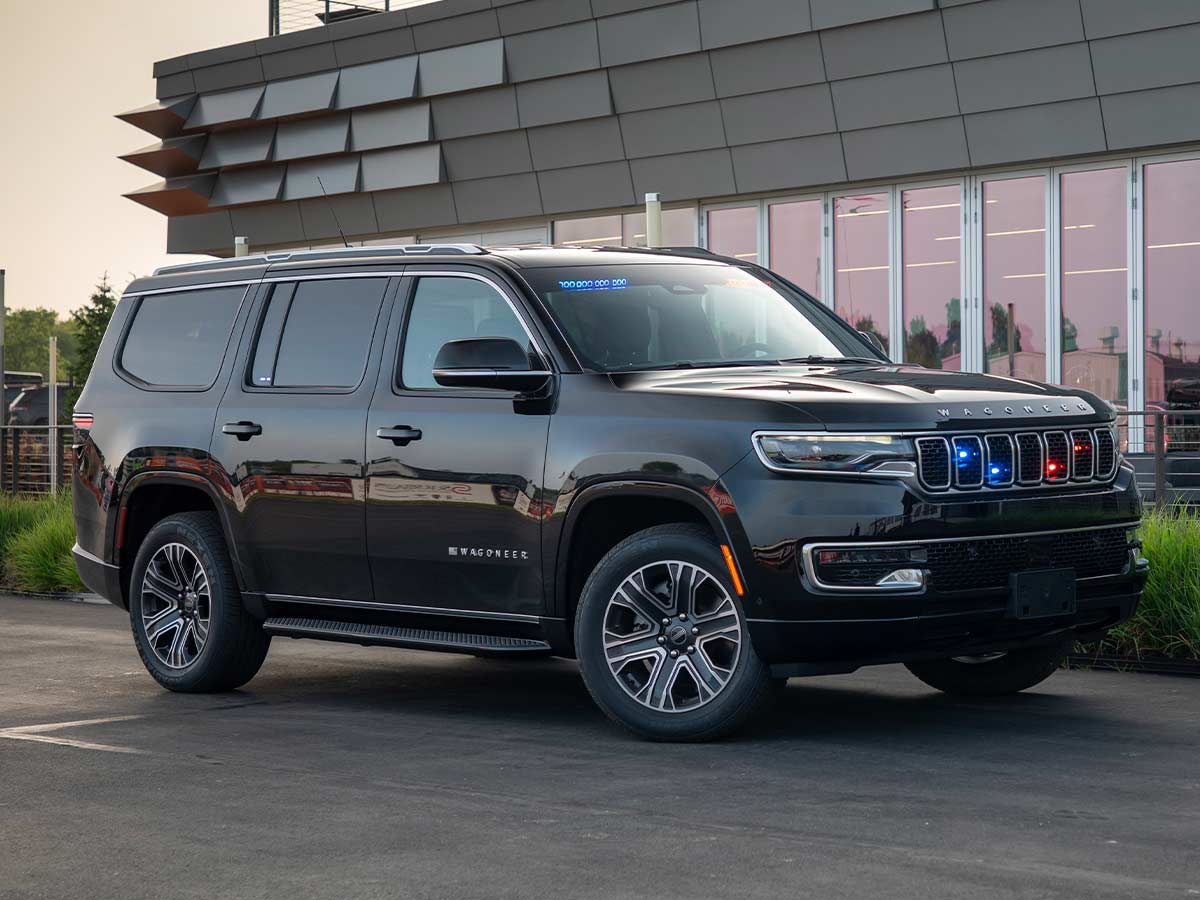 2025 Jeep Wagoneer Command Operations Vehicle Front Quarter Right
