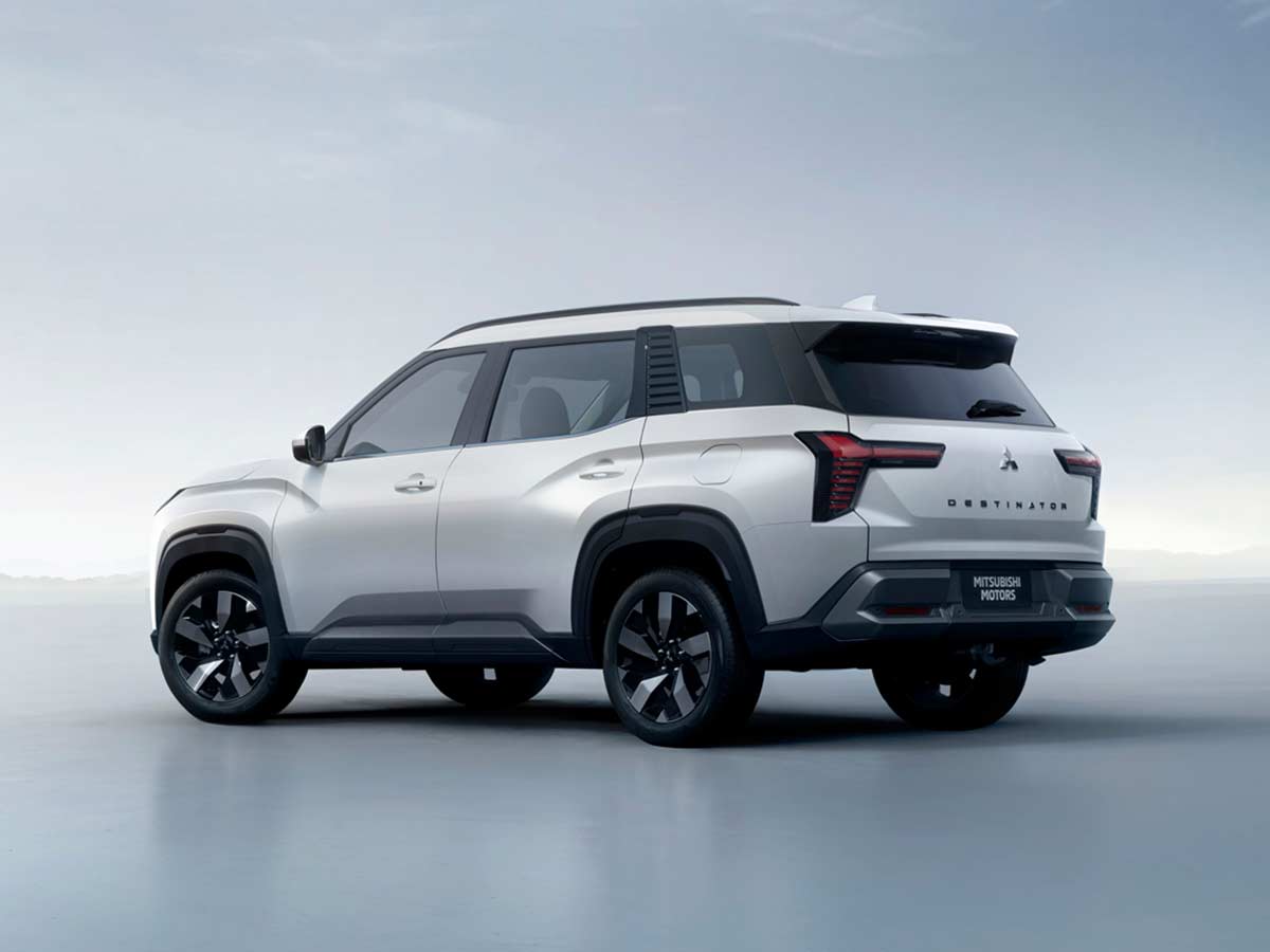 2025 Mitsubishi Destinator 7 Seater SUV Rear Quarter