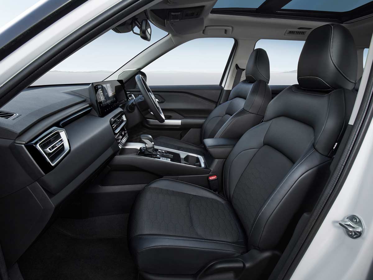 2025 Mitsubishi Destinator Front Seats