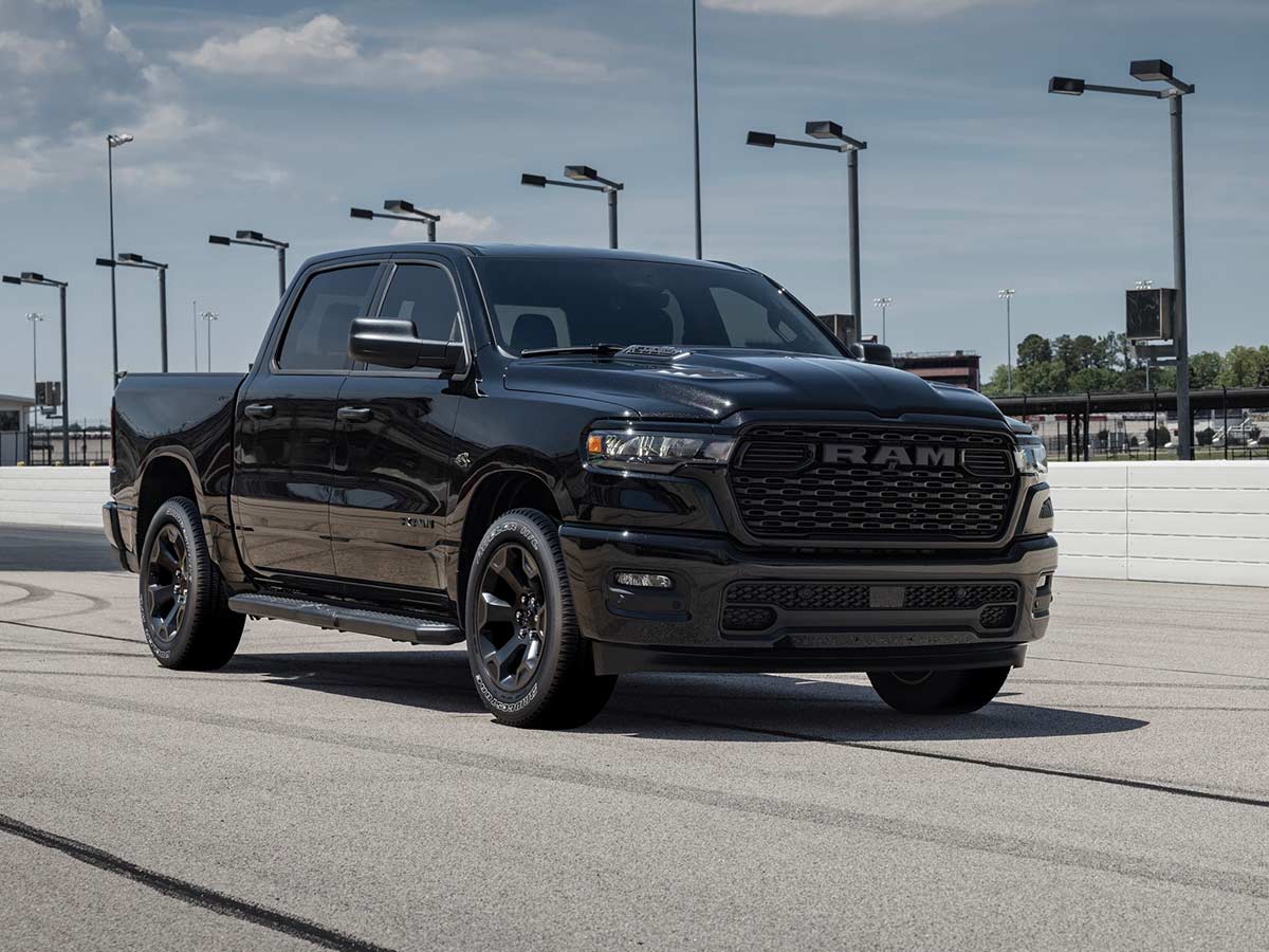 2026 Ram 1500 HEMI V8 Front Quarter Right