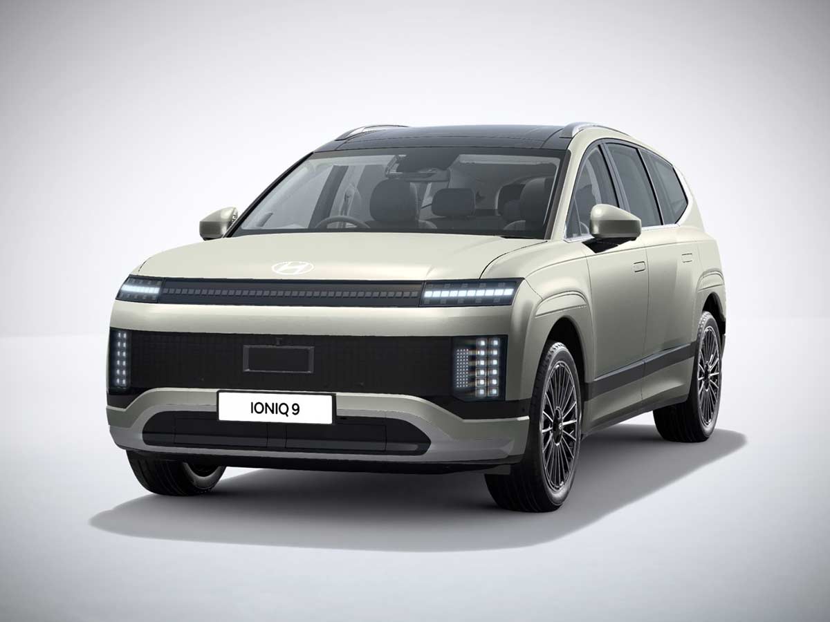 2025 Hyundai Ioniq 9 Calligraphy Gravity Gold Matte Front
