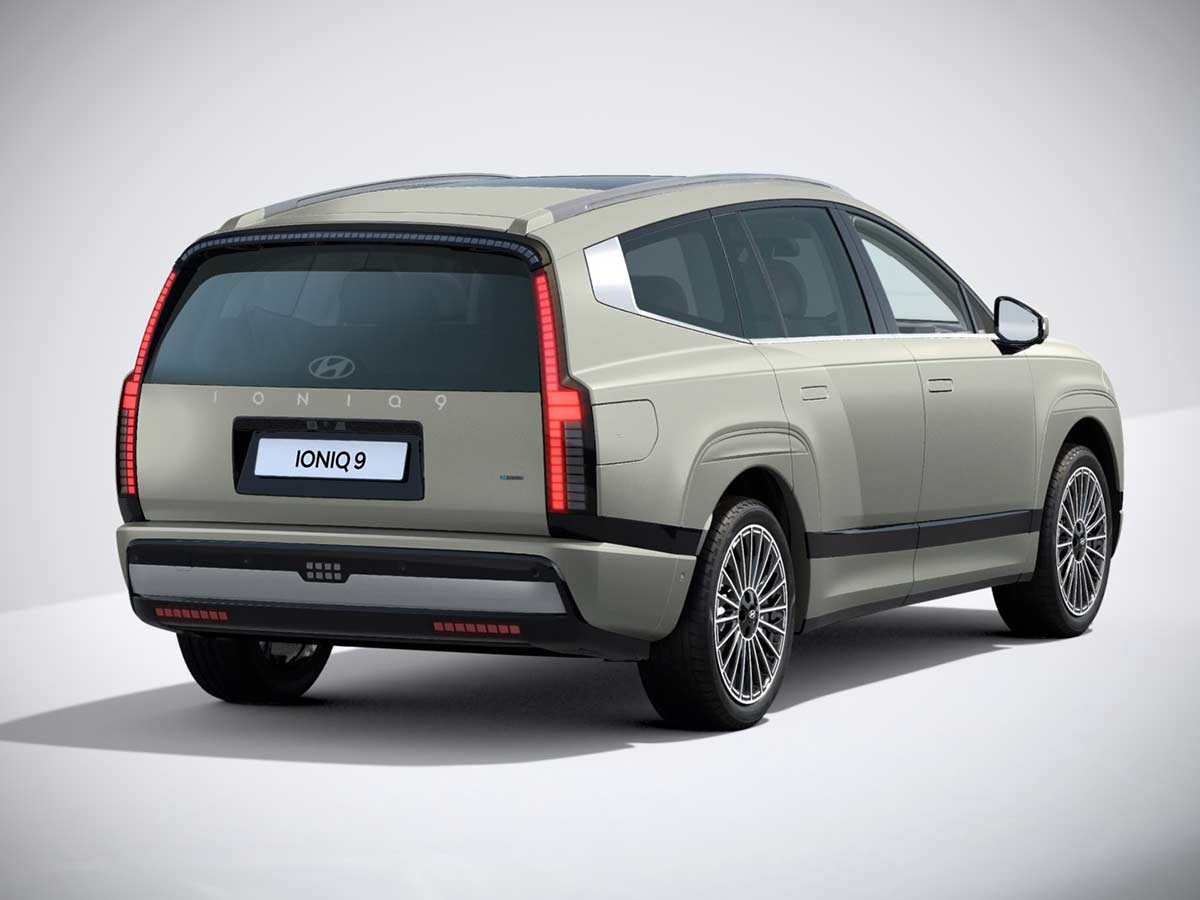 2025 Hyundai Ioniq 9 Calligraphy Gravity Gold Matte Rear