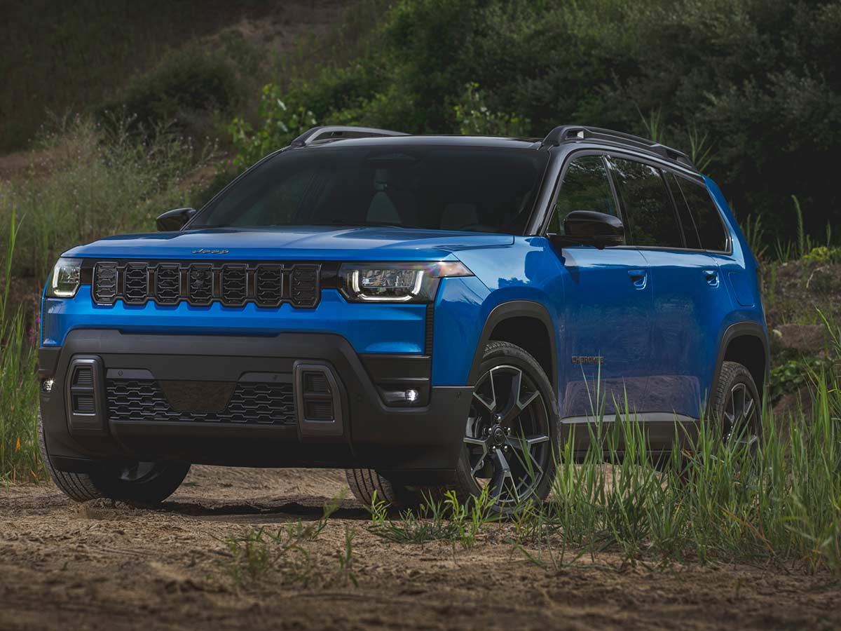 2026 Jeep Cherokee Overland Front Quarter