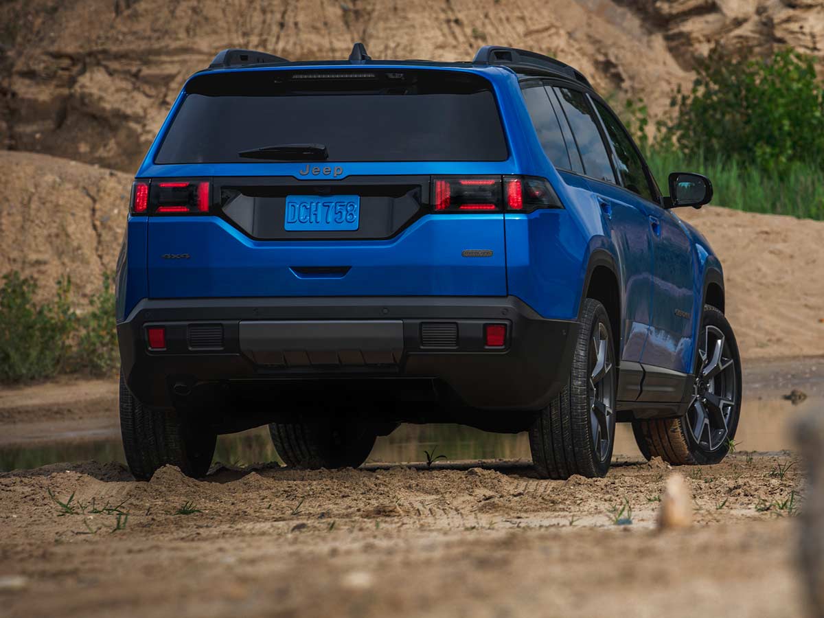 2026 Jeep Cherokee Overland Rear Quarter