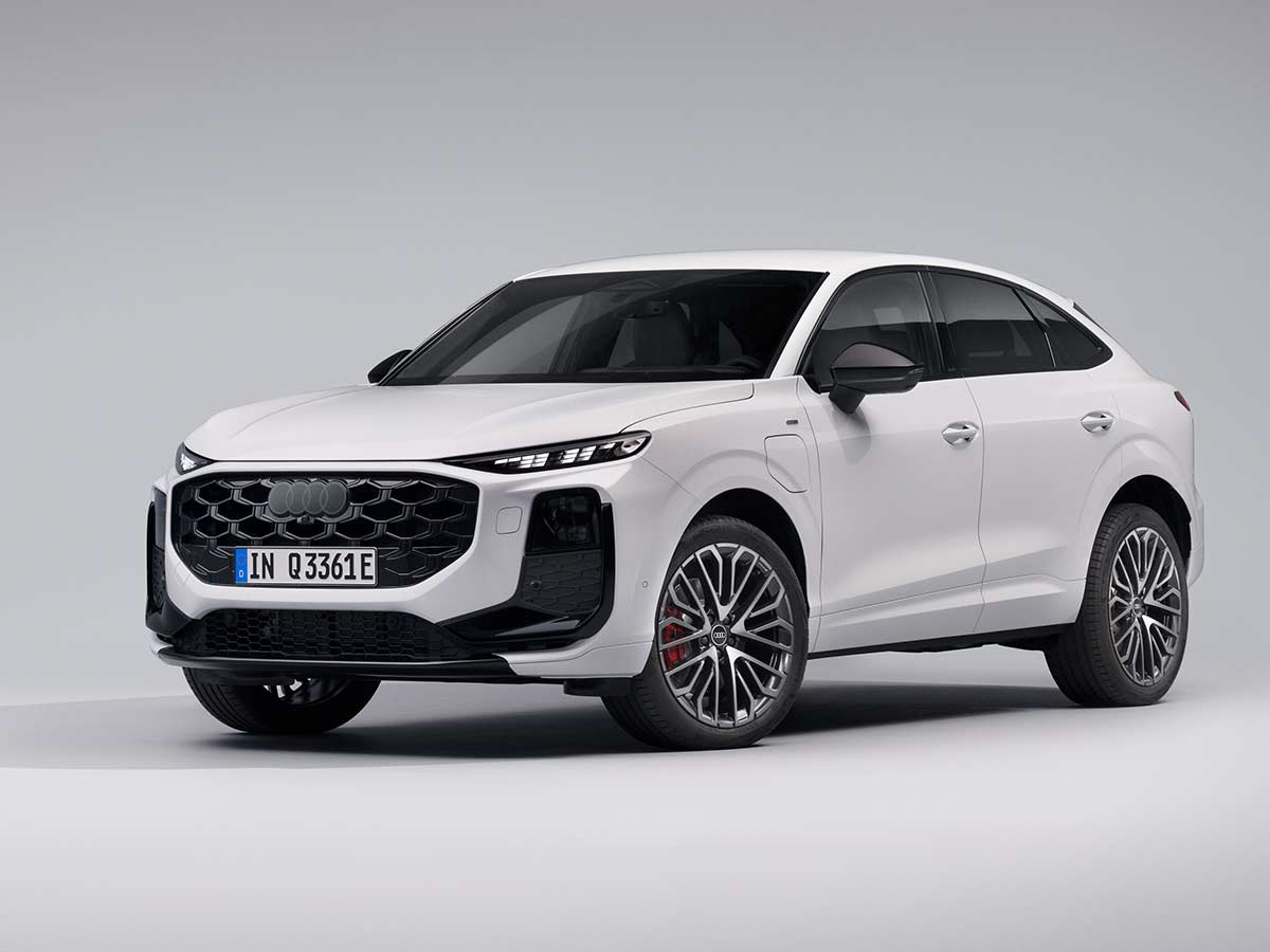 2025 Audi Q3 Sportback e hybrid Front Quarter