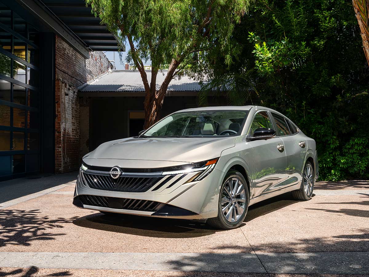 2026 Nissan Sentra SL Front Quarter View
