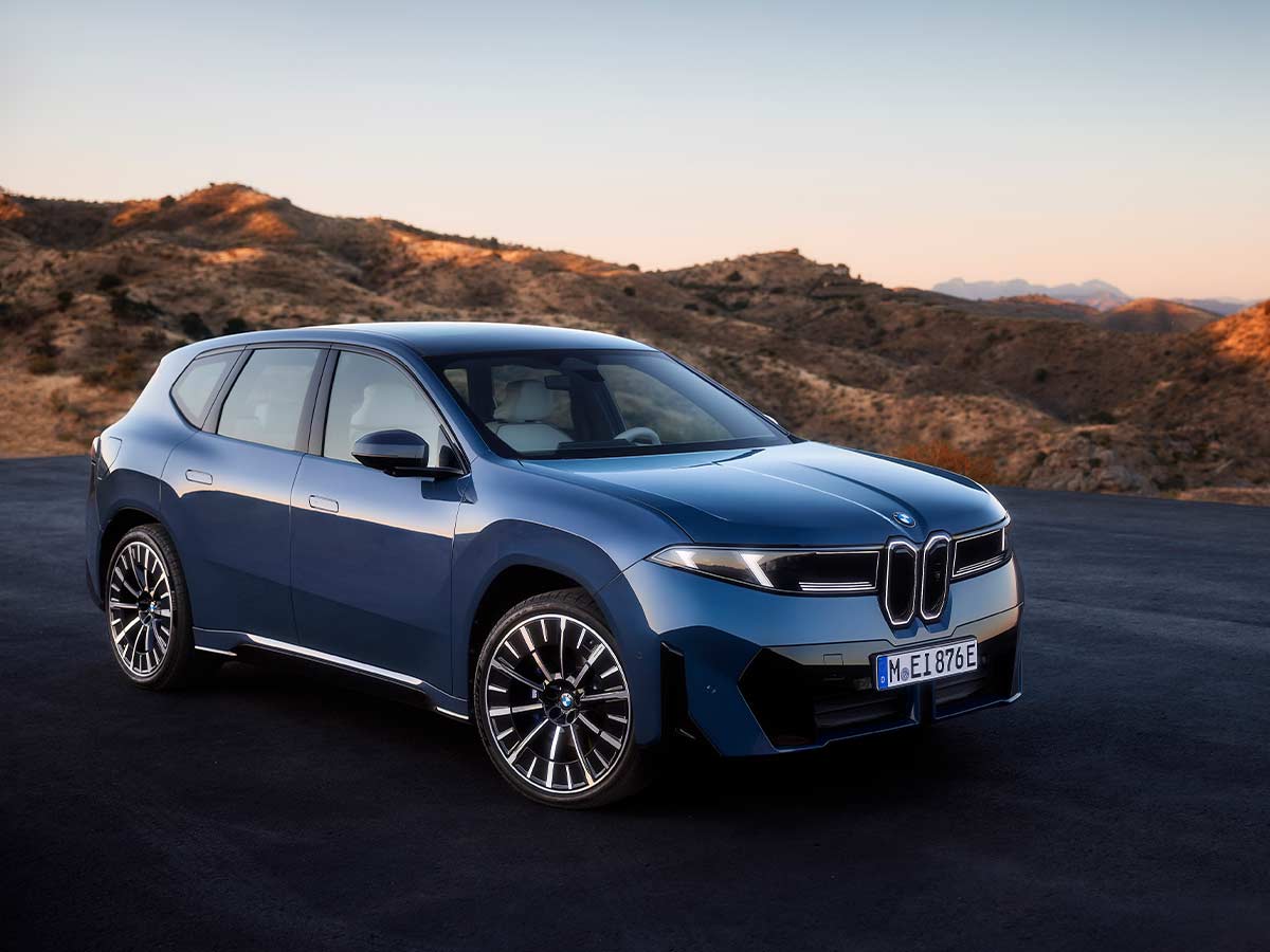 BMW iX3 50 xDrive 2025 Front Quarter