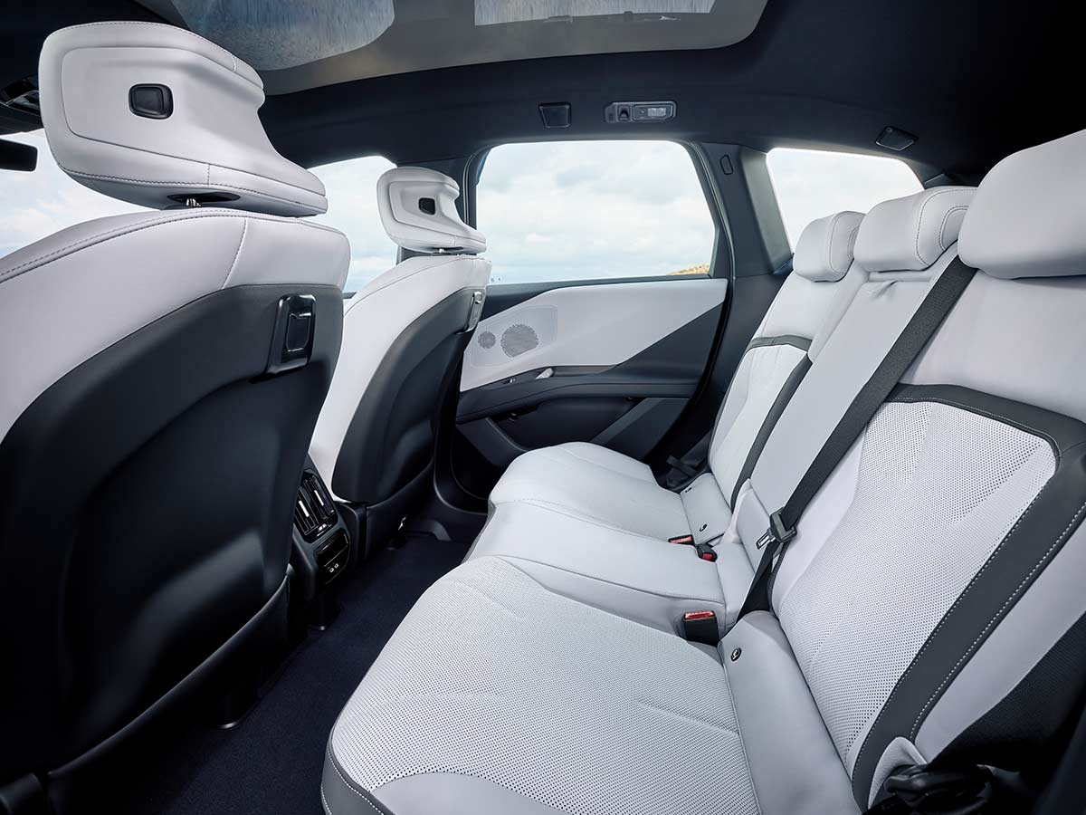BMW iX3 50 xDrive 2025 Rear Seats