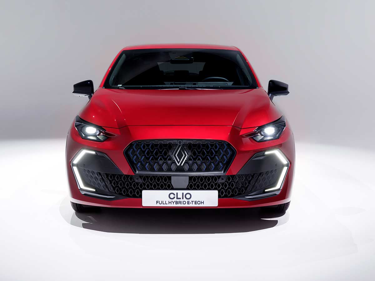 Renault Clio 2025 full hybrid E Tech Front View