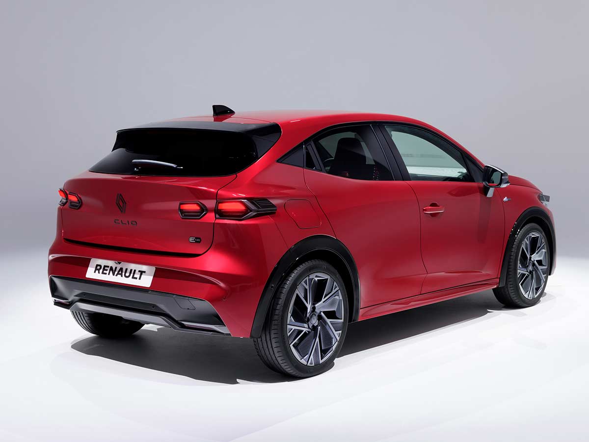 Renault Clio 2025 full hybrid E Tech Rear Quarter