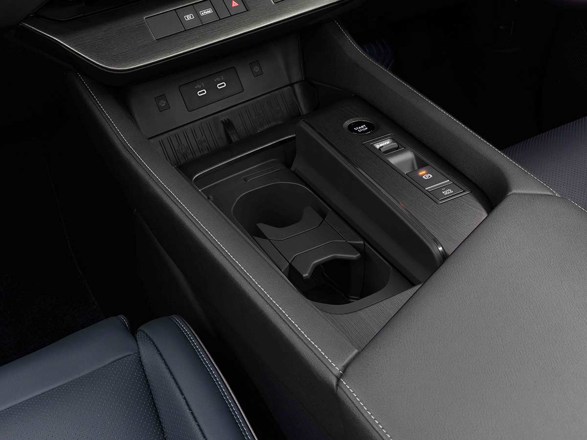 2026 Nissan Elgrand Centre Console with Cupholder