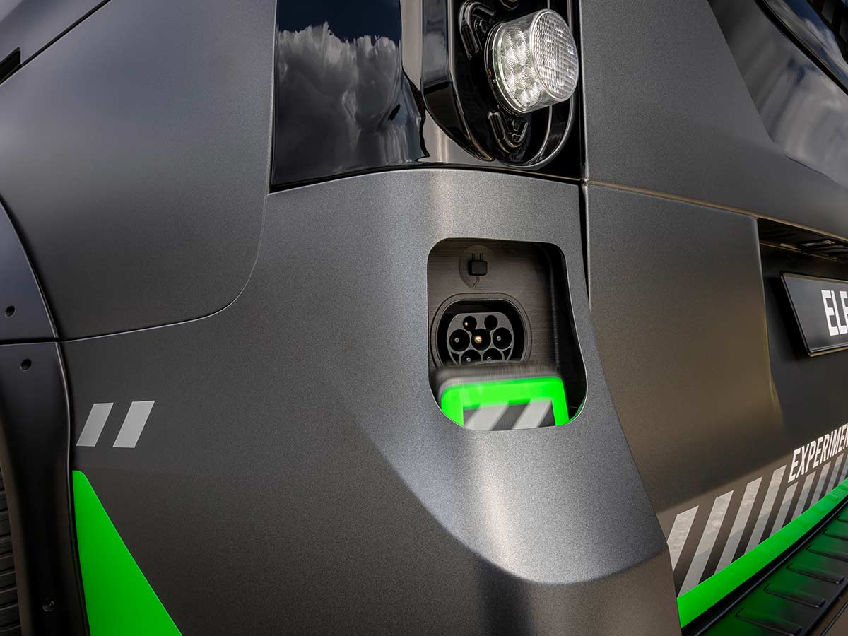 Mercedes Benz ELF Charging Socket