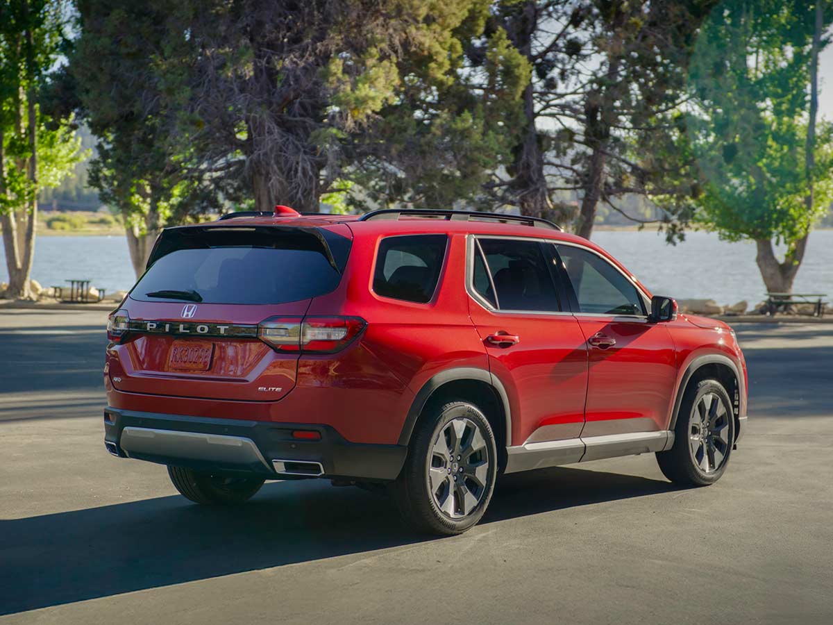 2026 Honda Pilot Elite Rear Quarter