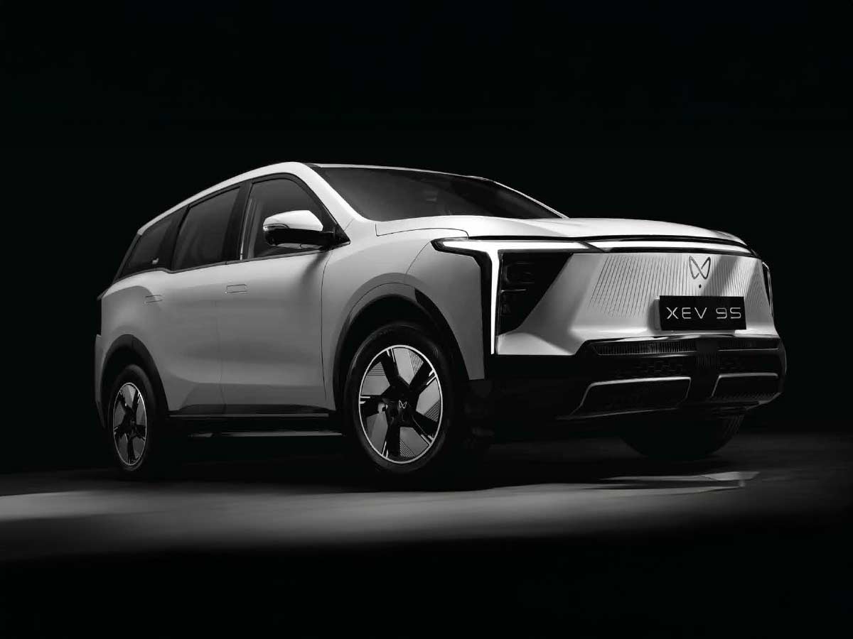 Mahindra XEV 9S Hero Shot
