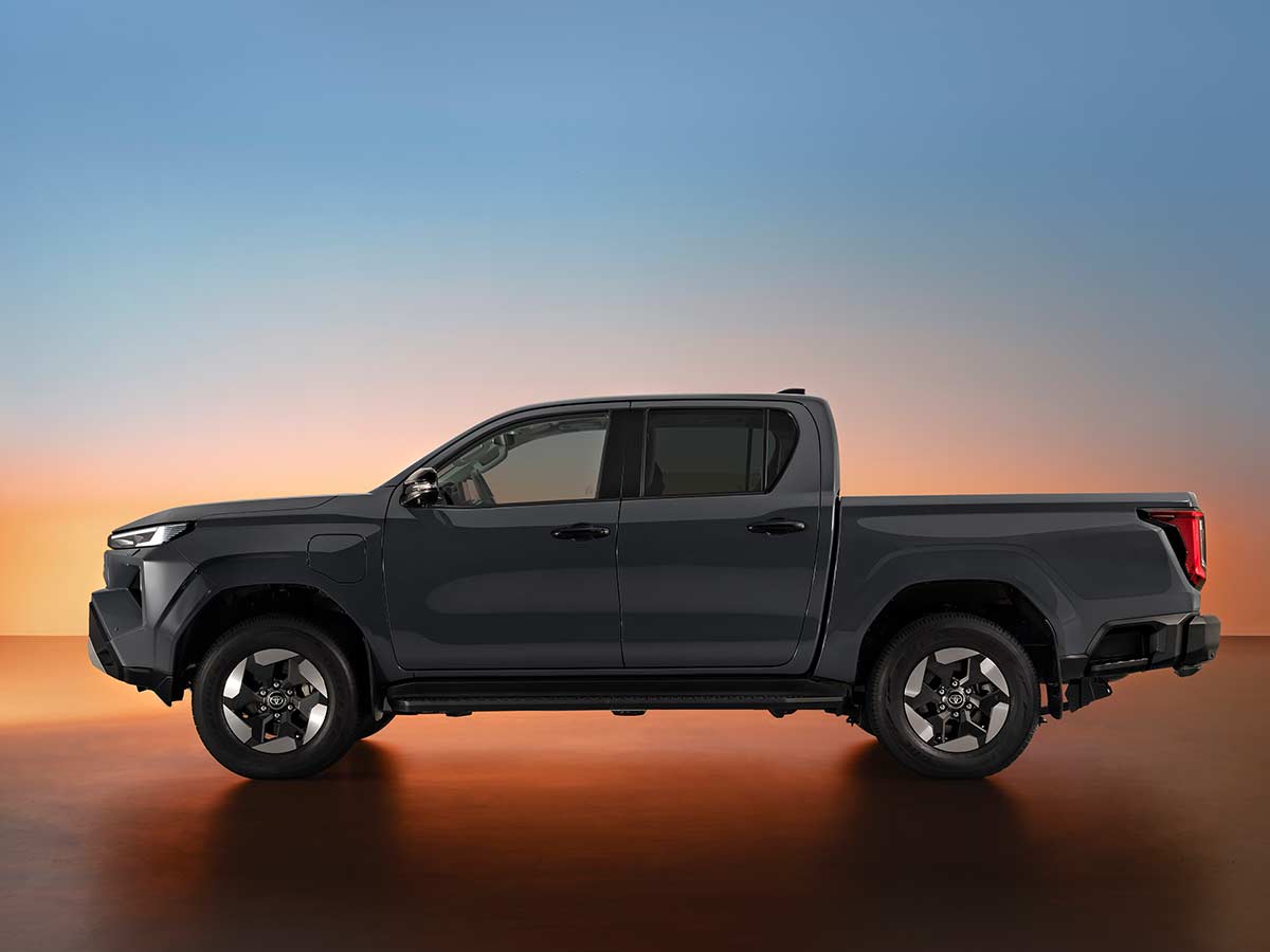Toyota Hilux BEV 2026 Side