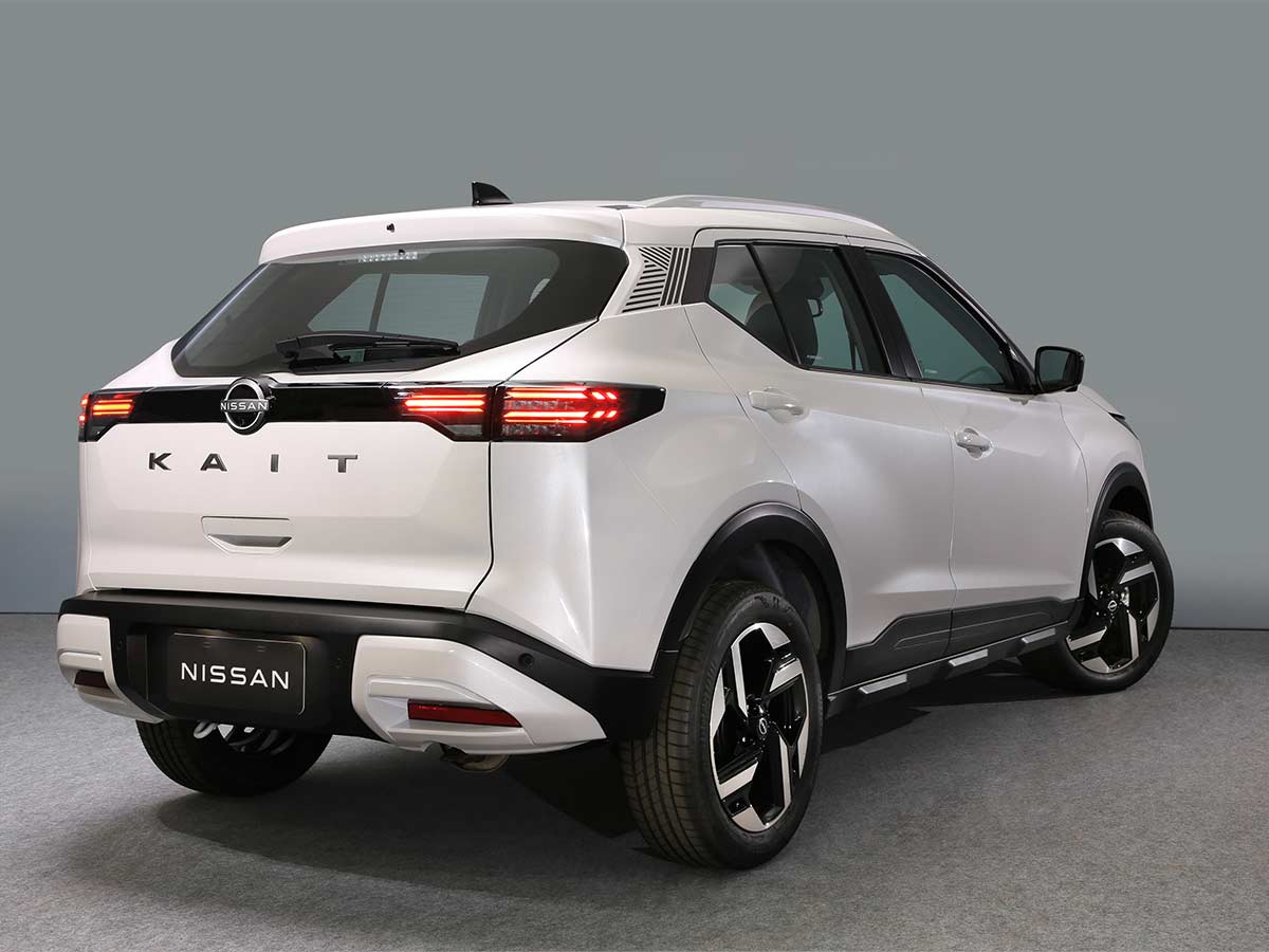 2025 Nissan Kait Rear Quarter View