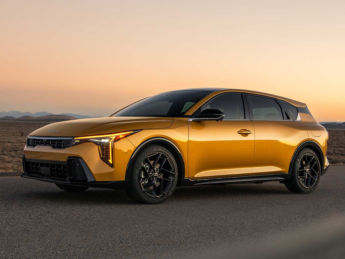 2026 Kia K4 Hatchback Front Quarter View