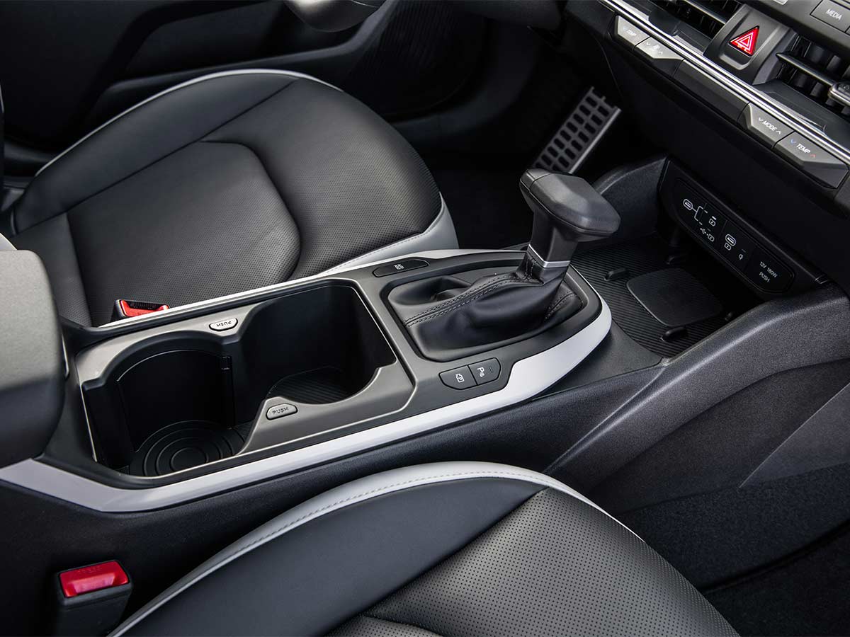 2026 Kia K4 Hatchback centre console