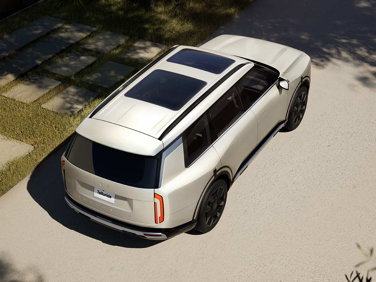 2027 Kia Telluride HEV SXP Front Rear View