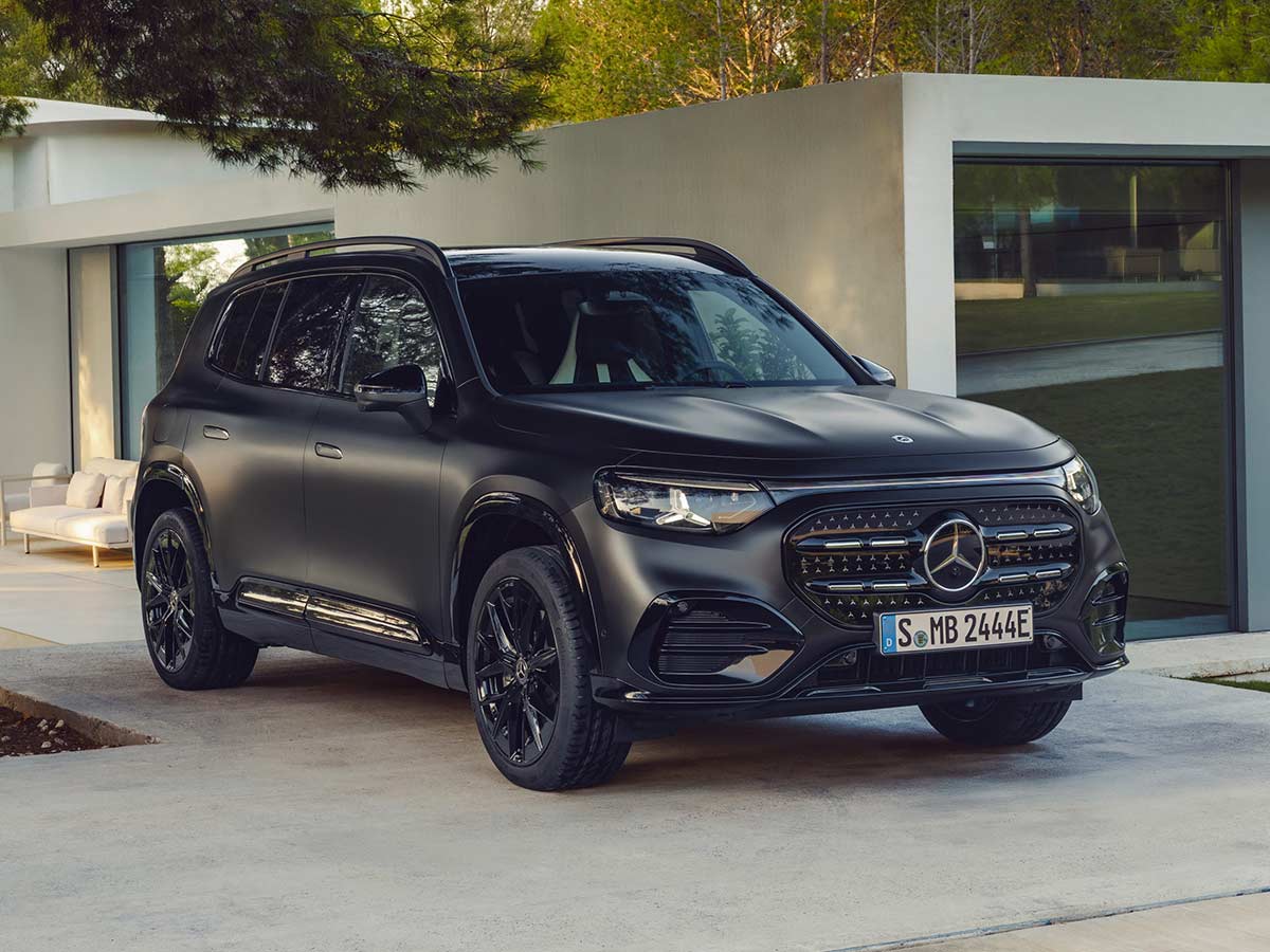 All new 2026 electric Mercedes Benz GLB MANUFAKTUR cosmos black magno Front Quarter