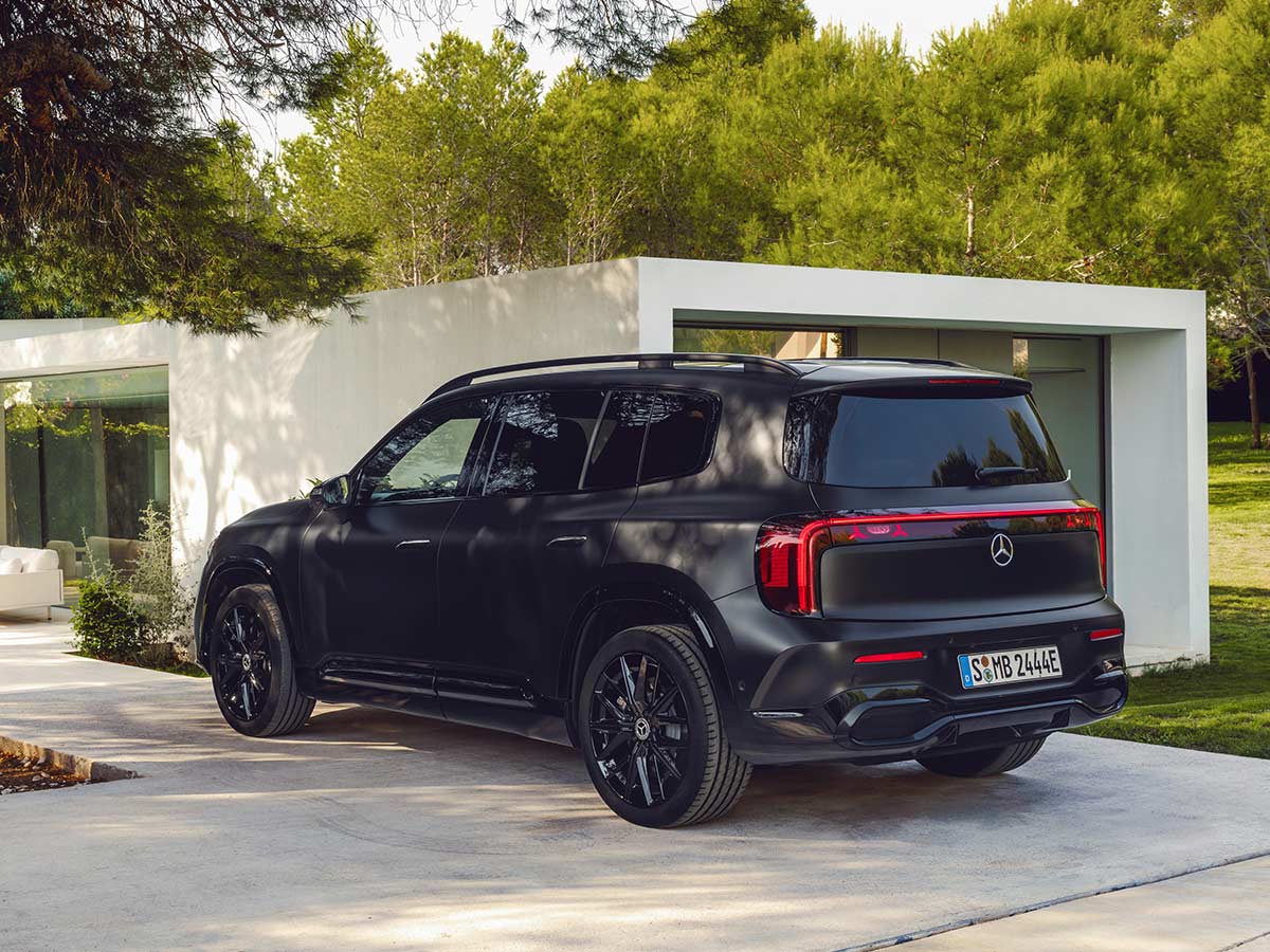 All new 2026 electric Mercedes Benz GLB MANUFAKTUR cosmos black magno Rear Quarter