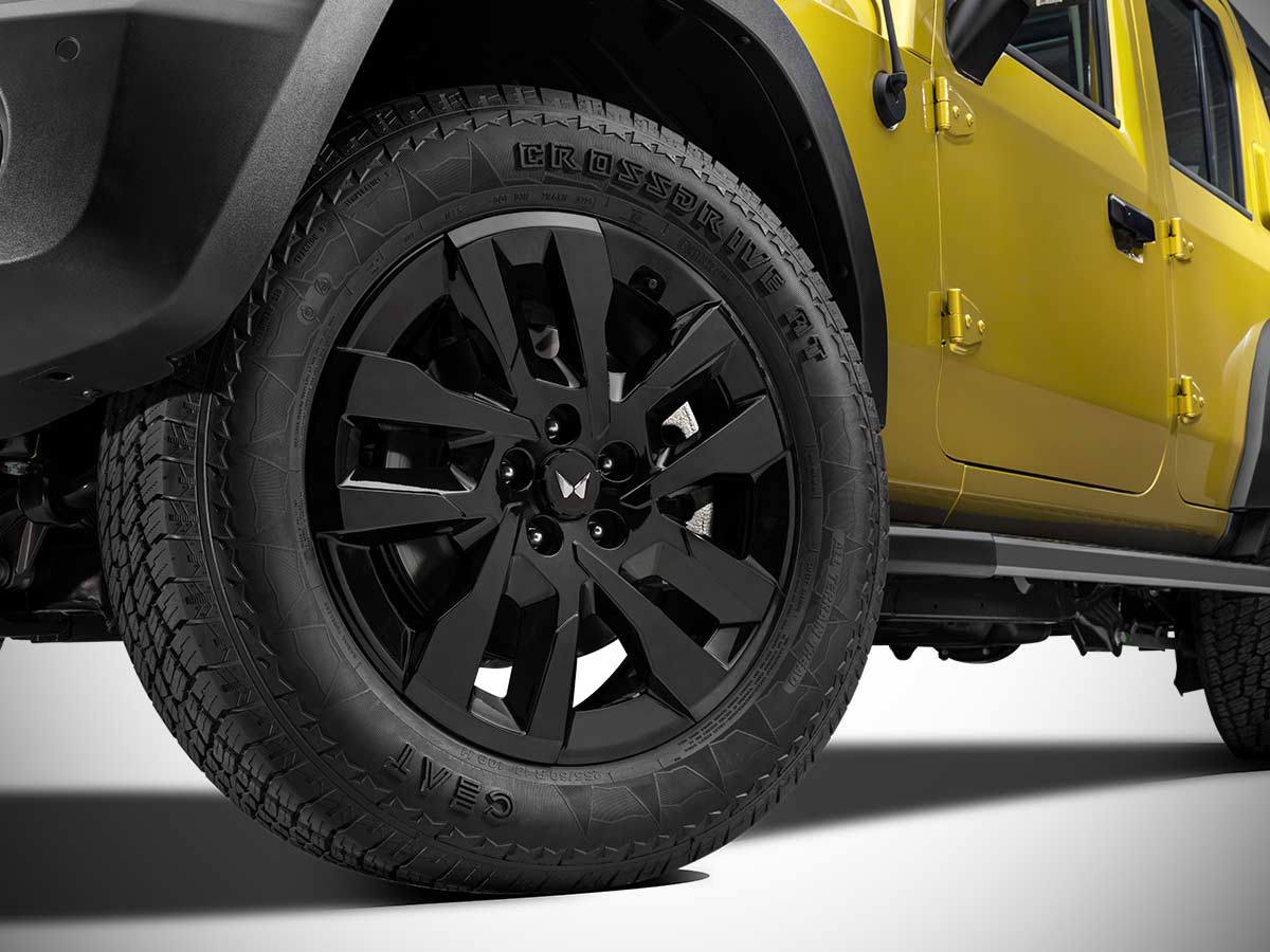2026 Mahindra Thar ROXX Star Edition Black Alloy Wheel