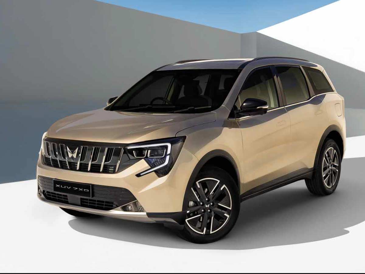 2026 Mahindra XUV 7XO Front Quarter Desert Myst