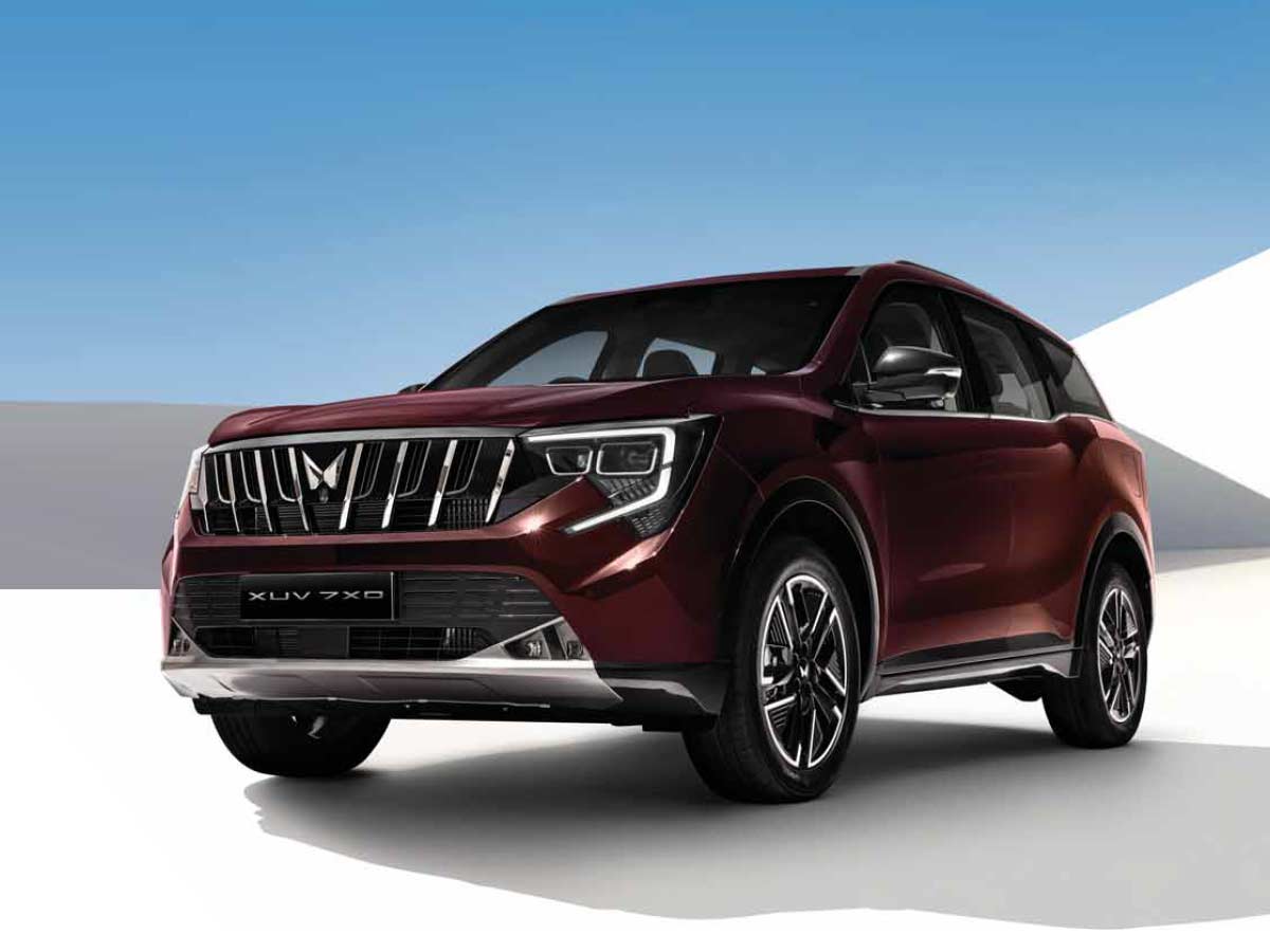 2026 Mahindra XUV 7XO Front Quarter Ruby Velvet