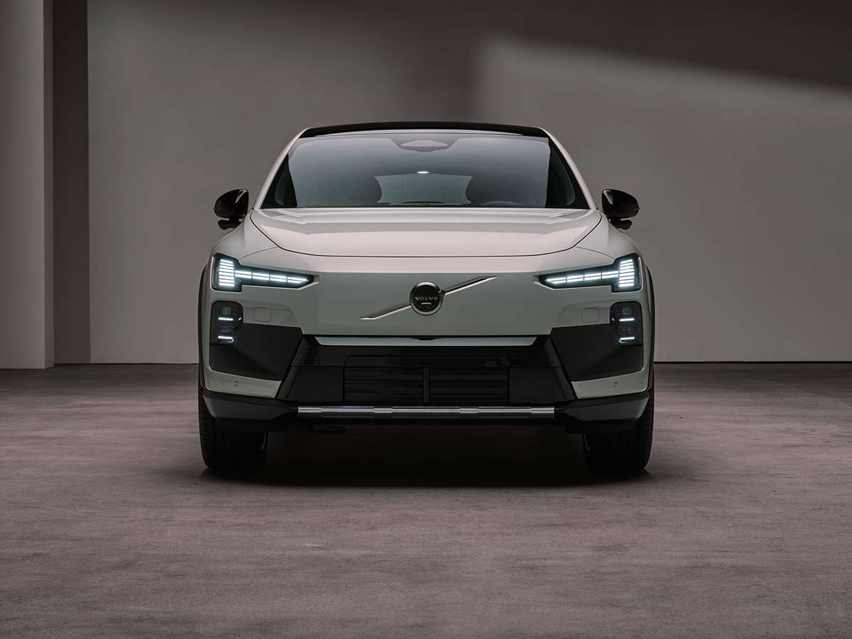 2026 Volvo EX60 Cross Country Front View