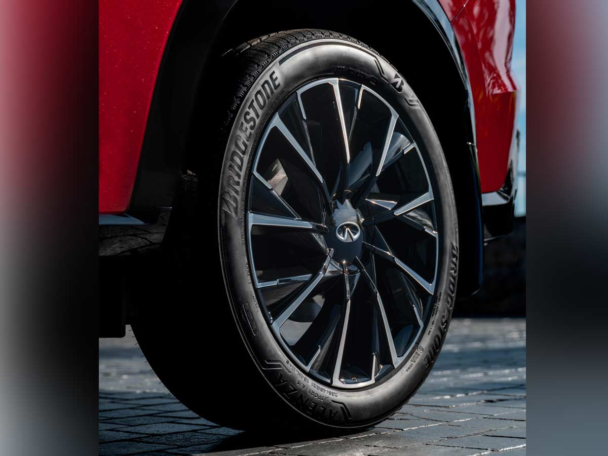 2027 INFINITI QX65 Black Alloy Wheels
