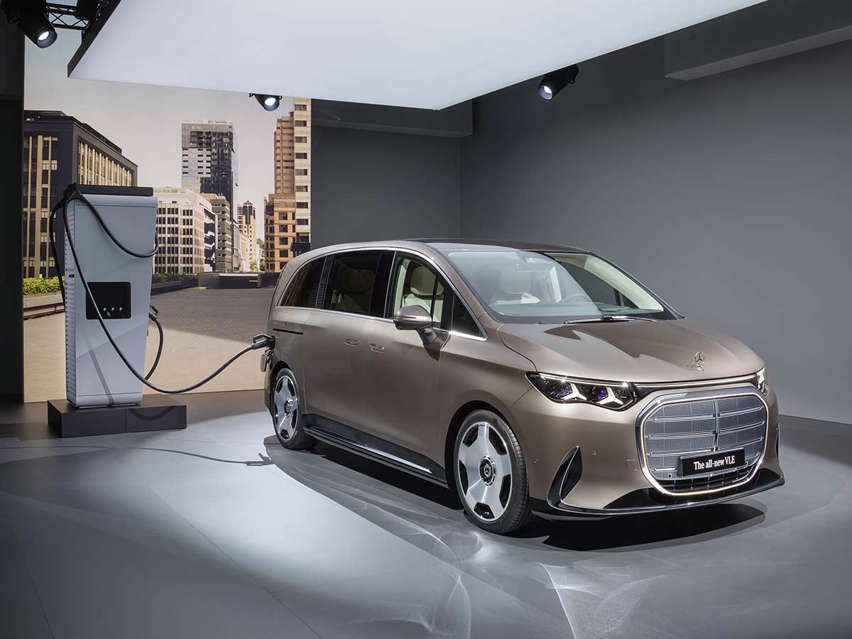 Mercedes Benz VLE 300 Electric Charging
