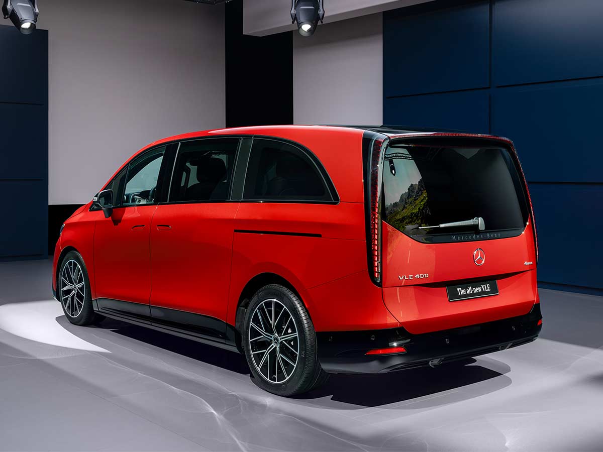 Mercedes Benz VLE 400 4matic Electric Patagonia Red Rear Quarter