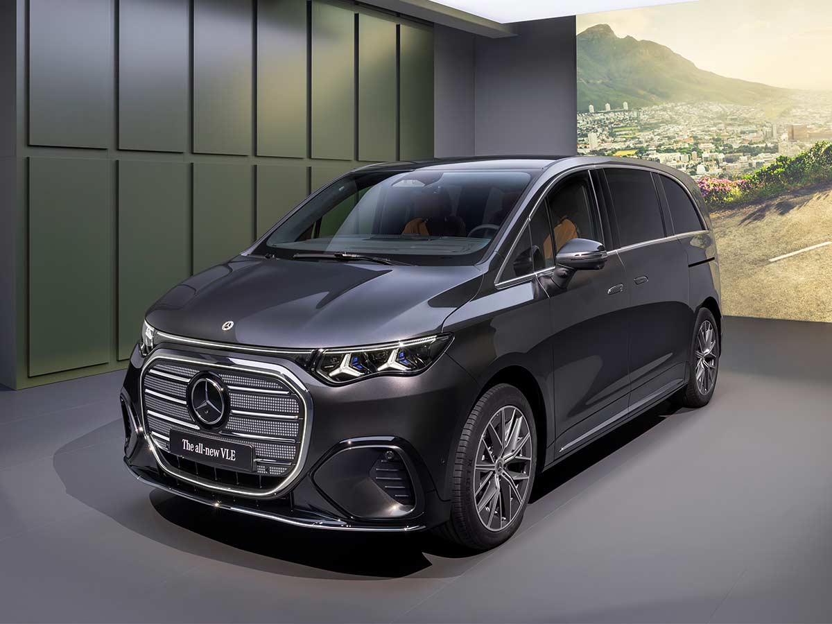 Mercedes Benz VLE AMG Line Front Quarter