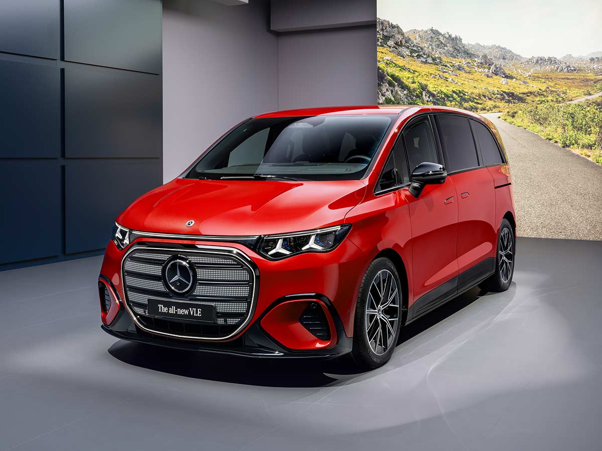 Mercedes Benz VLE AMG Line Plus Patagonia Red Front Quarter