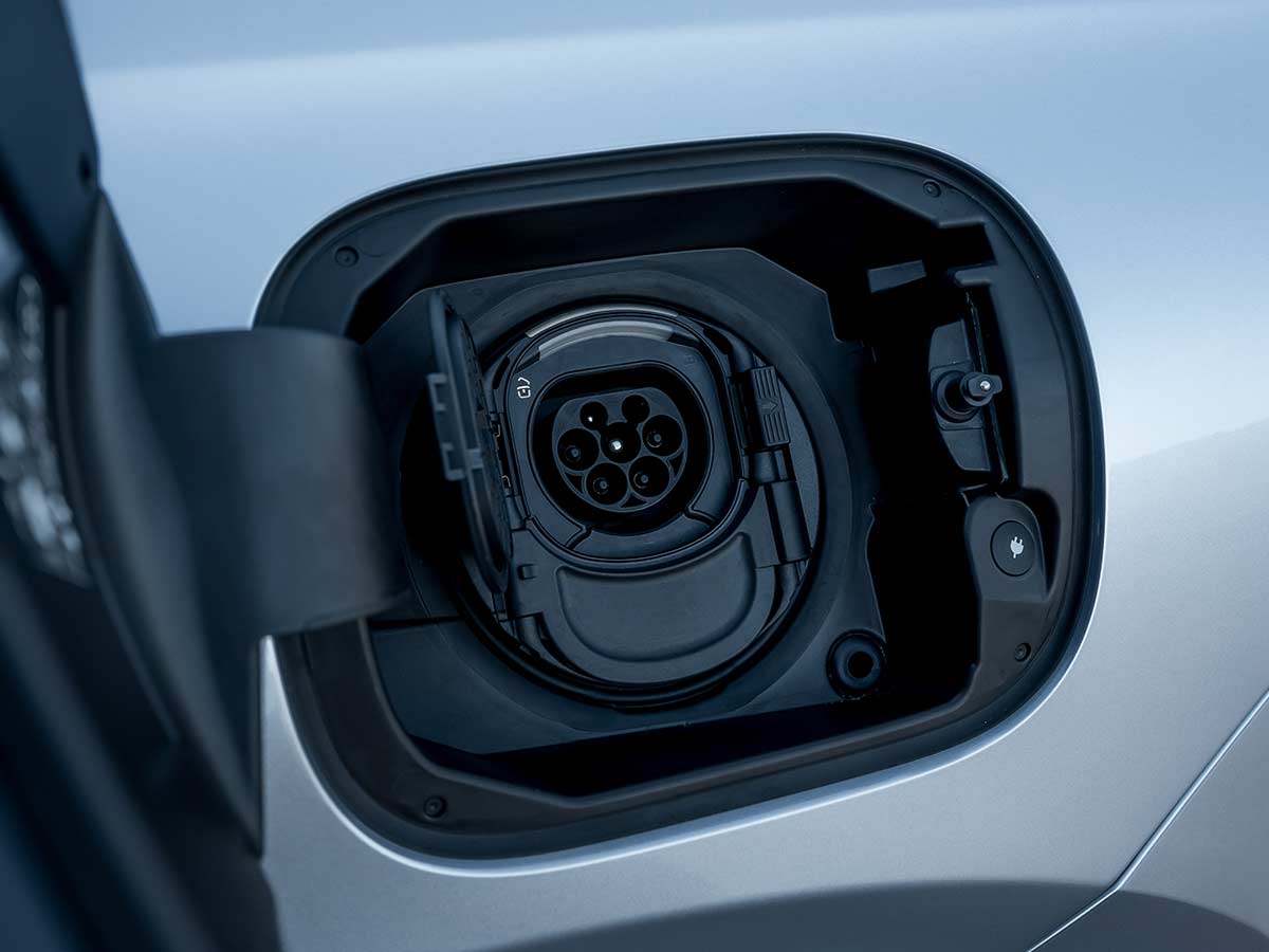 2026 Mercedes Benz GLE Charging Port