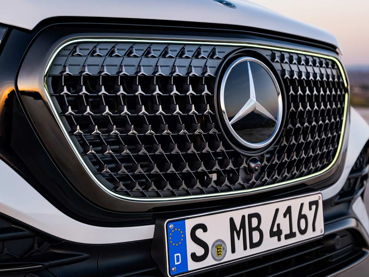 2026 Mercedes Benz GLE Grille Design Close Up