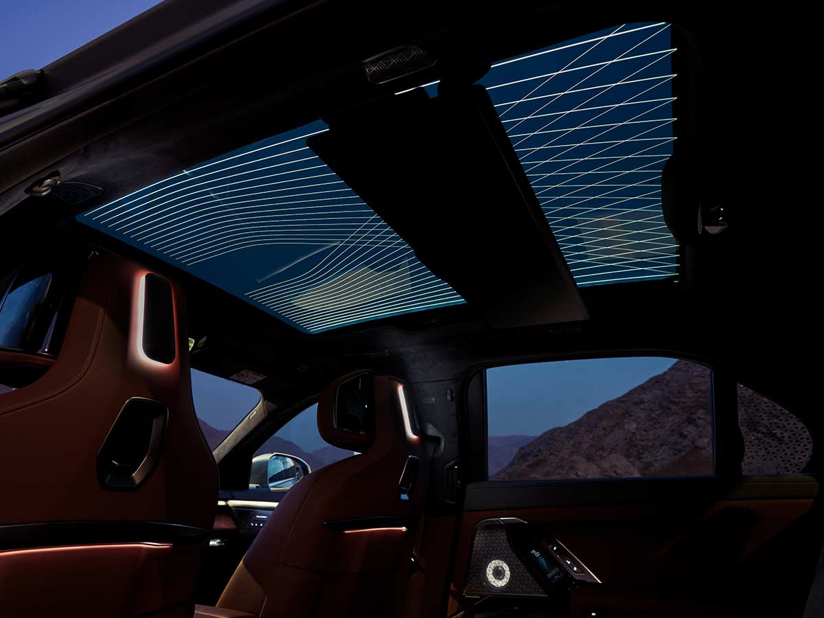 2027 BMW i7 60 xDrive Panoramic Sky Lounge