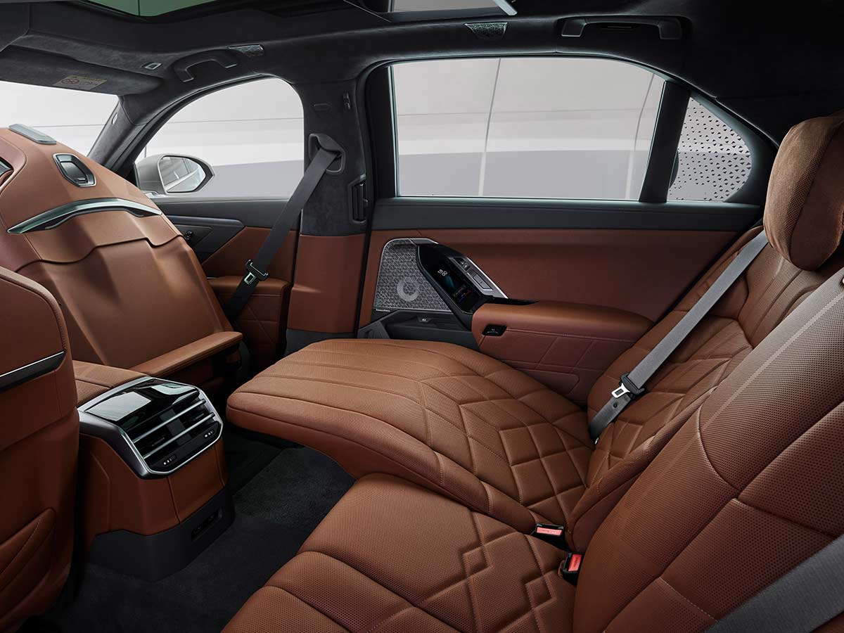 2027 BMW i7 60 xDrive Rear Seat Boss Mode