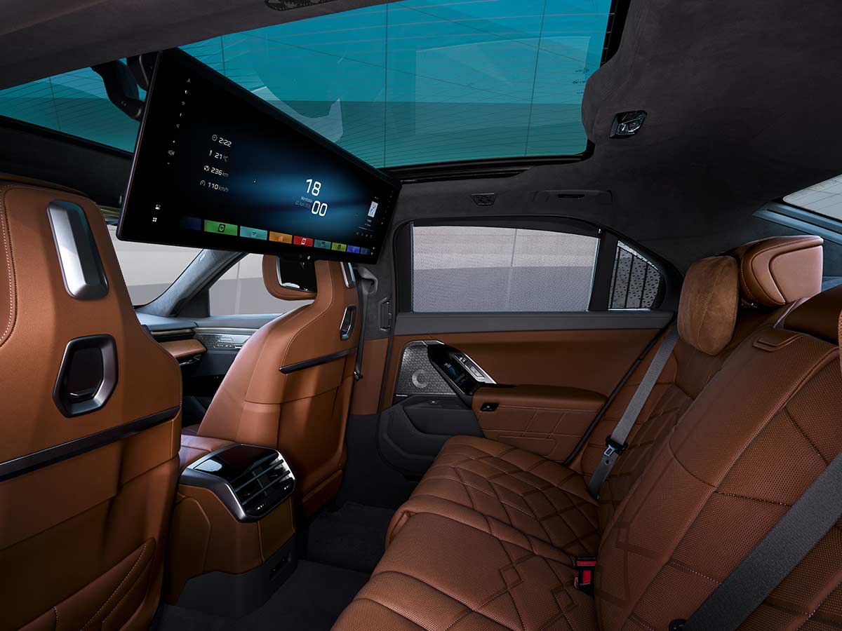 2027 BMW i7 60 xDrive Rear Seats with Theatre Screen