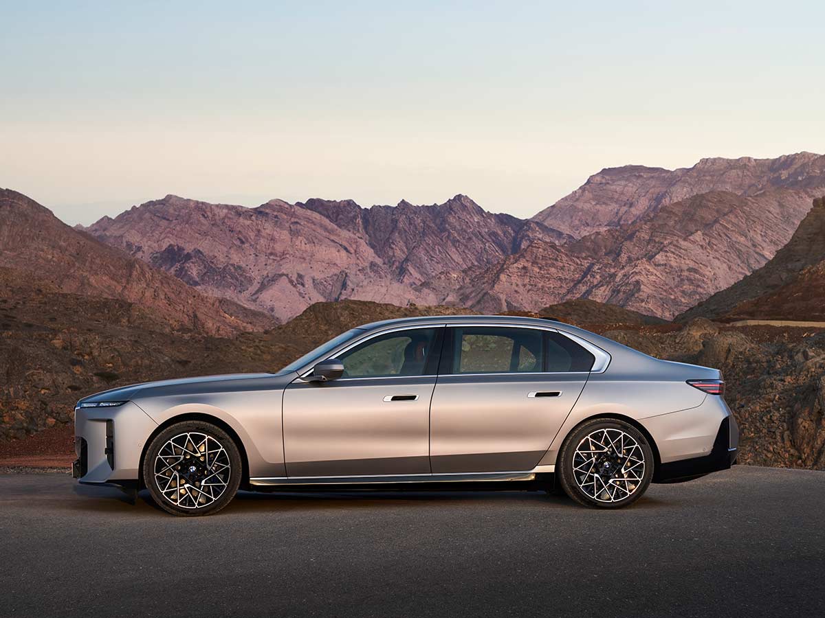2027 BMW i7 60 xDrive Side