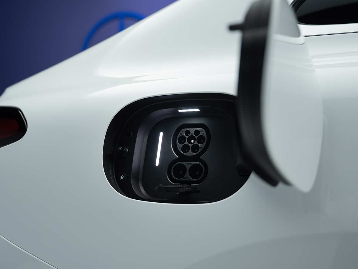 2027 New Electric Mercedes Benz C Class Charging Port