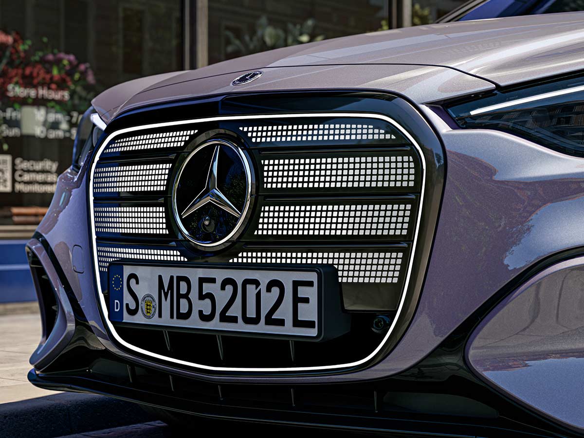 2027 New Electric Mercedes Benz C Class Grille Design