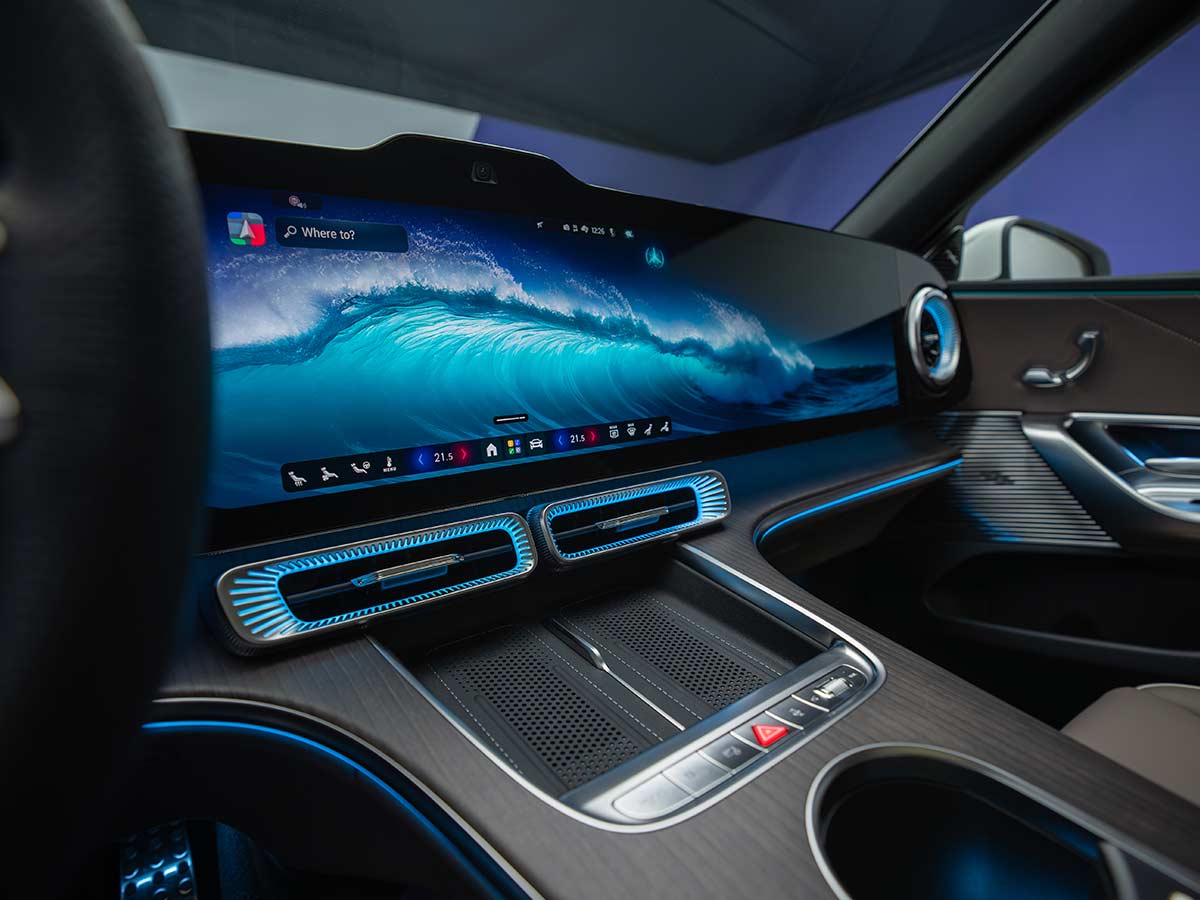 2027 New Electric Mercedes Benz C Class Screen