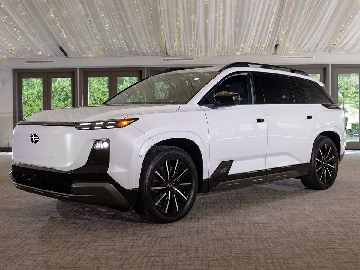 2027 Subaru Getaway White Front Quarter